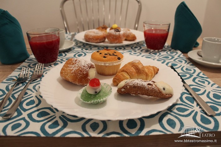 La colazione nel bed and breakfast Teatro a Palermo